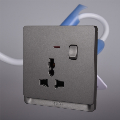 Ổ cắm đa năng có công tắc 