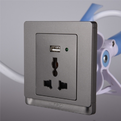 Ổ căm đa năng + USB Q6816AUSB